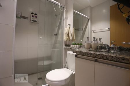 Banheiro de apartamento para alugar com 1 quarto, 20m² em República, São Paulo