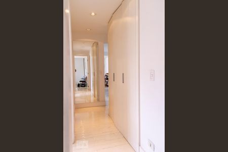 Apartamento à venda com 140m², 2 quartos e 4 vagasCorredor