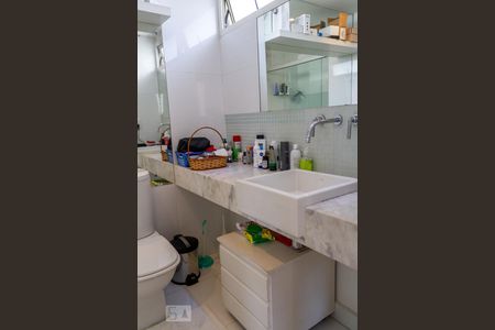 Apartamento à venda com 140m², 2 quartos e 4 vagasBanheiro da Suíte