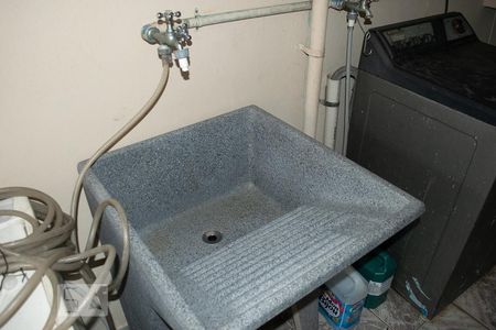 Casa à venda com 100m², 3 quartos e 2 vagas Casa à venda com 100m², 3 quartos e 2 vagasÁREA DE SERVIÇO