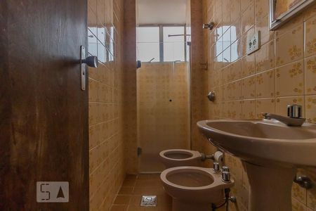 Banheiro de apartamento para alugar com 2 quartos, 54m² em Caiçaras, Belo Horizonte