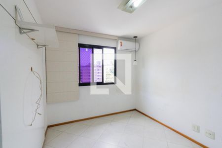 Apartamento à venda com 245m², 4 quartos e 4 vagas Apartamento à venda com 245m², 4 quartos e 4 vagasQuarto 3 - Suíte