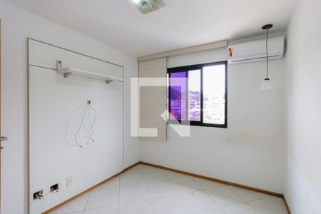 Apartamento à venda com 245m², 4 quartos e 4 vagas Apartamento à venda com 245m², 4 quartos e 4 vagasQuarto 3 - Suíte