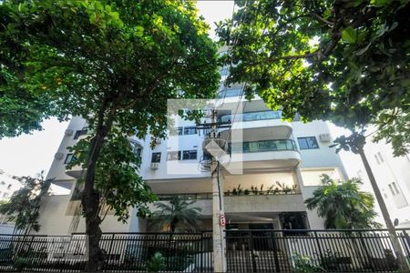 Apartamento à venda com 245m², 4 quartos e 4 vagas Apartamento à venda com 245m², 4 quartos e 4 vagasFachada