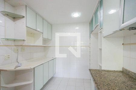 Apartamento à venda com 245m², 4 quartos e 4 vagas Apartamento à venda com 245m², 4 quartos e 4 vagasCozinha