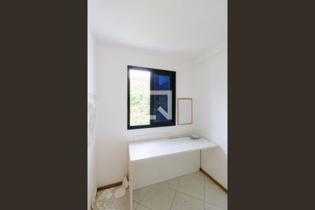 Apartamento à venda com 245m², 4 quartos e 4 vagas Apartamento à venda com 245m², 4 quartos e 4 vagasQuarto de Serviço