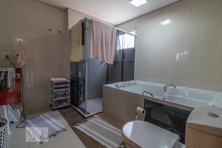 Casa à venda com 380m², 3 quartos e 8 vagasBanheiro do Quarto 3