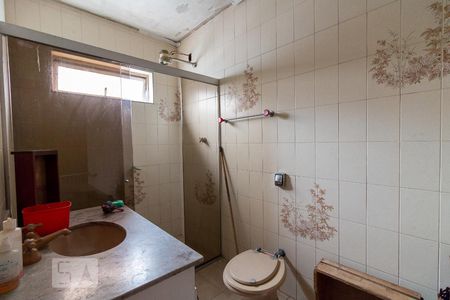 Casa à venda com 357m², 4 quartos e 4 vagasBanheiro quarto 2 suíte