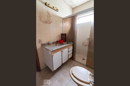 Casa à venda com 357m², 4 quartos e 4 vagasBanheiro quarto 2 suíte