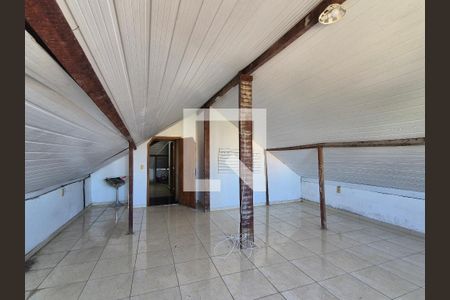 Casa de condomínio à venda com 180m², 2 quartos e 1 vagaSótão