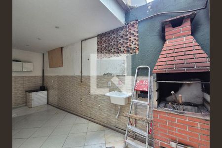 Casa de condomínio à venda com 180m², 2 quartos e 1 vagaÁrea de Serviço