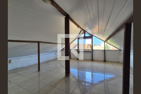 Casa de condomínio à venda com 180m², 2 quartos e 1 vagaSótão