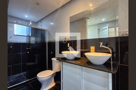 Casa de condomínio à venda com 180m², 2 quartos e 1 vagaBanheiro da Suíte 2