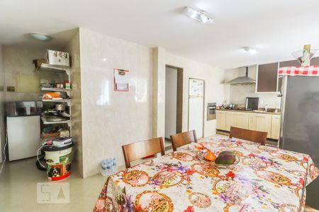 Casa de condomínio para alugar com 300m², 3 quartos e 4 vagas