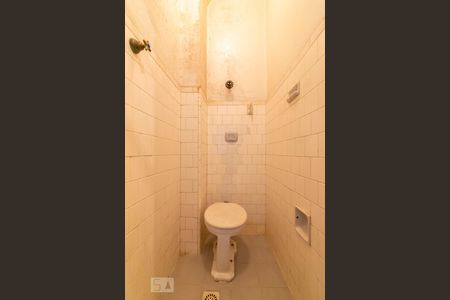 Apartamento à venda com 70m², 2 quartos e sem vaga Apartamento à venda com 70m², 2 quartos e sem vagaBanheiro de Serviço