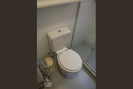 Banheiro de apartamento para alugar com 1 quarto, 40m² em Petrópolis, Porto Alegre