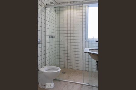 Apartamento à venda com 200m², 4 quartos e 3 vagas Apartamento à venda com 200m², 4 quartos e 3 vagasBanheiro da Suite