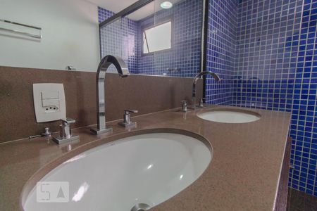 Apartamento à venda com 189m², 4 quartos e 2 vagasBanheiro social