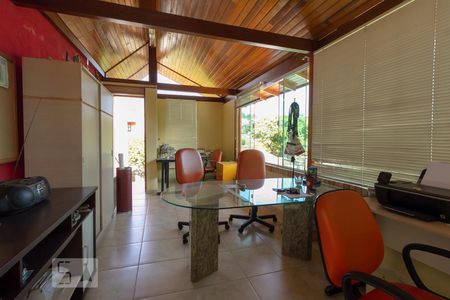 Casa à venda com 350m², 4 quartos e 3 vagasescritório