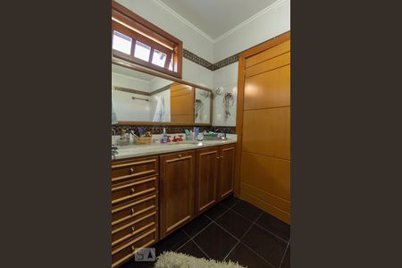 Casa à venda com 350m², 4 quartos e 3 vagasBanheiro do Quarto 2