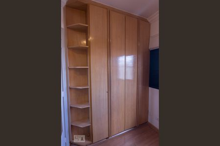 Apartamento para alugar com 80m², 2 quartos e 2 vagas Apartamento para alugar com 80m², 2 quartos e 2 vagasCloset