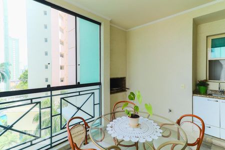 Apartamento para alugar com 410m², 4 quartos e 5 vagas Apartamento para alugar com 410m², 4 quartos e 5 vagasChurrasqueira