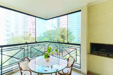 Apartamento para alugar com 410m², 4 quartos e 5 vagas Apartamento para alugar com 410m², 4 quartos e 5 vagasChurrasqueira