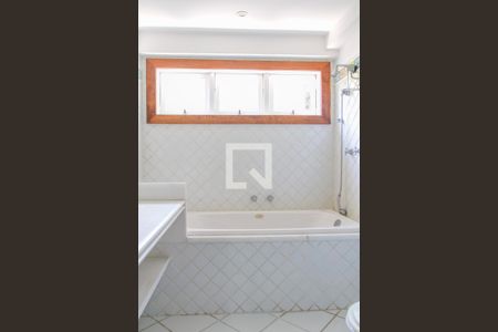 Casa de condomínio à venda com 579m², 5 quartos e 4 vagasBanheiro Quarto 1 suíte