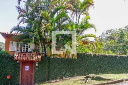 Casa de condomínio à venda com 579m², 5 quartos e 4 vagasFachada externa