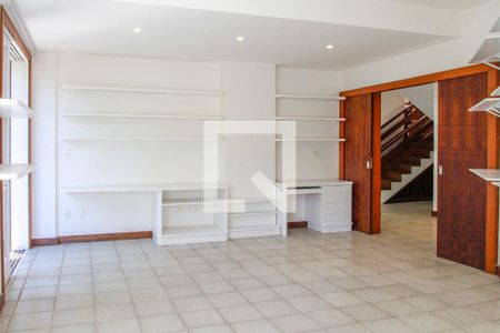 Casa de condomínio à venda com 579m², 5 quartos e 4 vagasBiblioteca