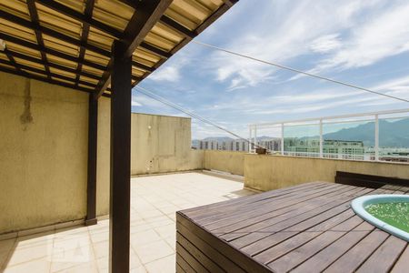 Apartamento à venda com 153m², 3 quartos e 1 vaga Apartamento à venda com 153m², 3 quartos e 1 vagaÁrea Externa (Segundo Andar)