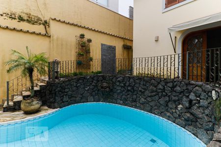 Casa à venda com 450m², 5 quartos e 6 vagas Casa à venda com 450m², 5 quartos e 6 vagasPiscina