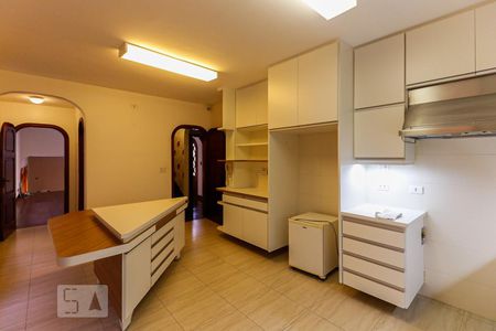 Casa à venda com 450m², 5 quartos e 6 vagas Casa à venda com 450m², 5 quartos e 6 vagasCozinha