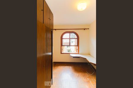 Casa à venda com 450m², 5 quartos e 6 vagas Casa à venda com 450m², 5 quartos e 6 vagasQuarto de Serviço 2