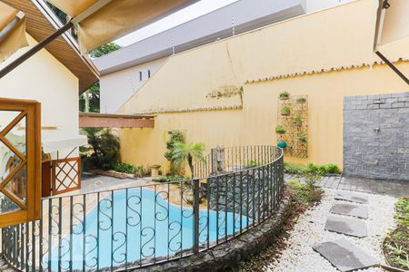 Casa à venda com 450m², 5 quartos e 6 vagas Casa à venda com 450m², 5 quartos e 6 vagasPiscina