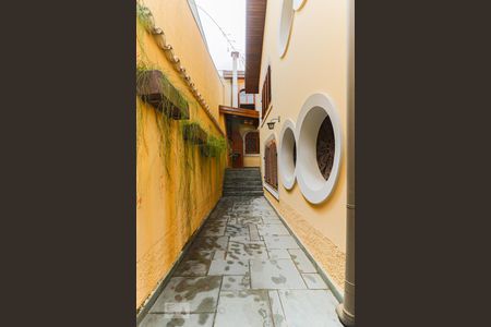 Casa à venda com 450m², 5 quartos e 6 vagas Casa à venda com 450m², 5 quartos e 6 vagasCorredor lateral