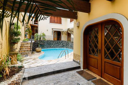 Casa à venda com 450m², 5 quartos e 6 vagas Casa à venda com 450m², 5 quartos e 6 vagasPiscina