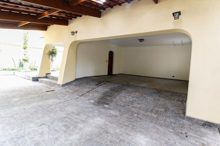 Casa à venda com 450m², 5 quartos e 6 vagas Casa à venda com 450m², 5 quartos e 6 vagasGaragem