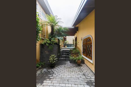 Casa à venda com 450m², 5 quartos e 6 vagas Casa à venda com 450m², 5 quartos e 6 vagasCorredor lateral