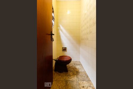 Casa à venda com 450m², 5 quartos e 6 vagas Casa à venda com 450m², 5 quartos e 6 vagasBanheiro salão