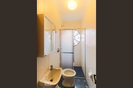 Casa à venda com 450m², 5 quartos e 6 vagas Casa à venda com 450m², 5 quartos e 6 vagasBanheiro de Serviço