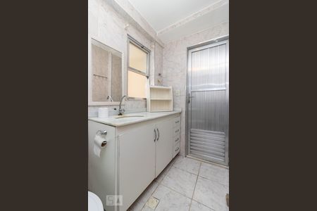 Banheiro de apartamento para alugar com 2 quartos, 65m² em Del Castilho, Rio de Janeiro