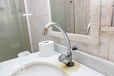 Banheiro de apartamento para alugar com 2 quartos, 65m² em Del Castilho, Rio de Janeiro