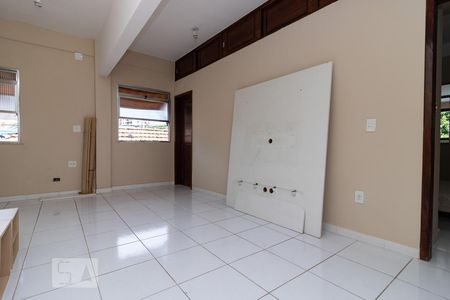 Sala de apartamento para alugar com 2 quartos, 65m² em Del Castilho, Rio de Janeiro