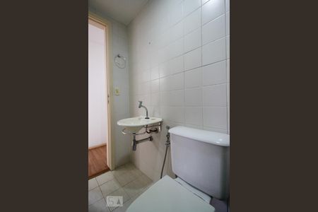 Apartamento à venda com 81m², 3 quartos e 1 vaga Apartamento à venda com 81m², 3 quartos e 1 vagaBanheiro Corredor