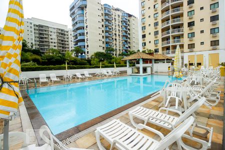 Apartamento à venda com 81m², 3 quartos e 1 vaga Apartamento à venda com 81m², 3 quartos e 1 vagaÁrea comum - Piscina