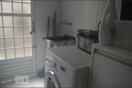 Casa à venda com 325m², 4 quartos e 2 vagasArea de serviço