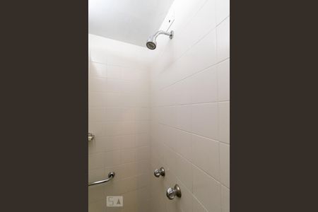 Apartamento para alugar com 172m², 3 quartos e 1 vaga Apartamento para alugar com 172m², 3 quartos e 1 vagaBanheiro do corredor - chuveiro