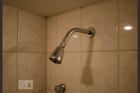 Apartamento à venda com 70m², 2 quartos e 1 vaga Apartamento à venda com 70m², 2 quartos e 1 vagaChuveiro do banheiro