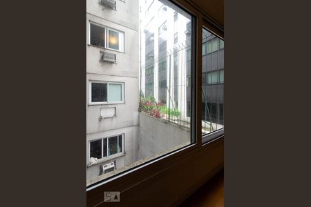 Apartamento à venda com 70m², 2 quartos e 1 vaga Apartamento à venda com 70m², 2 quartos e 1 vagaVista externa da janela do quarto 2